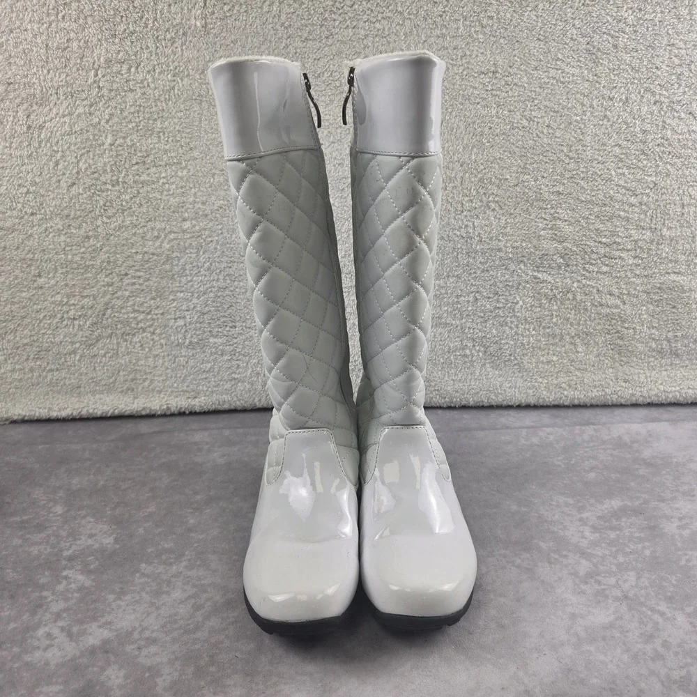 Khombu Womens White Quilted Patent Tall Winter Snow Boots Size 7M A369222